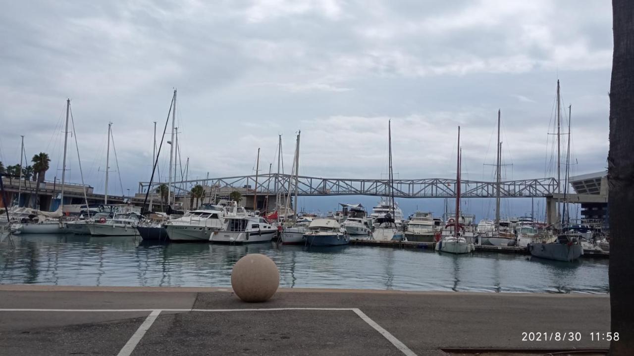 Encantador Barco En Barcelona San Adrián de Besós Zewnętrze zdjęcie