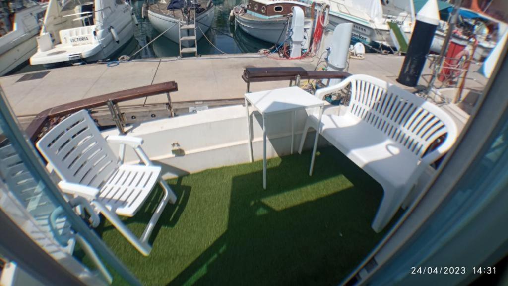 Encantador Barco En Barcelona San Adrián de Besós Zewnętrze zdjęcie